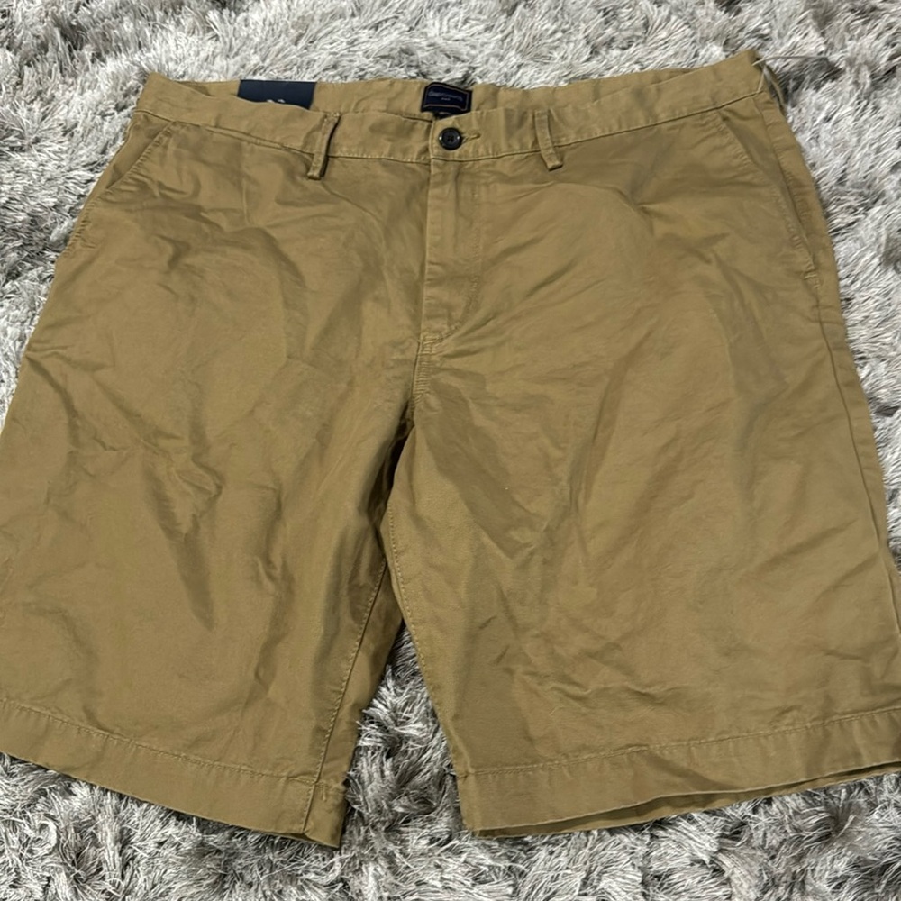 New with tags gap khaki shorts size 40 men’s